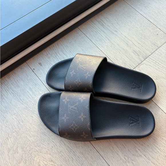 Louis Vuitton Slide Sandals - Picture 5 of 9